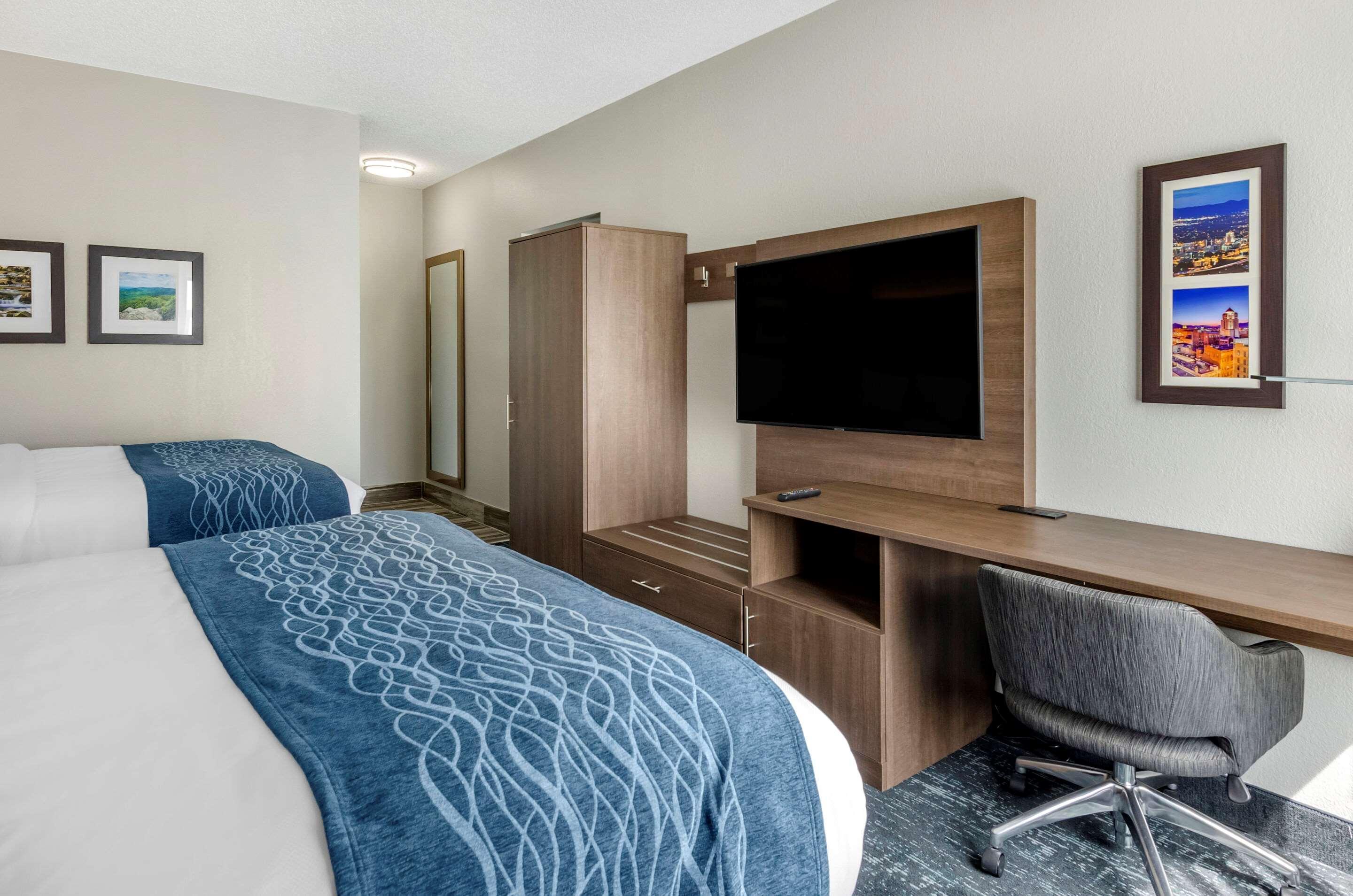 Comfort Inn & Suites Troutville - Roanoke North - Daleville 외부 사진
