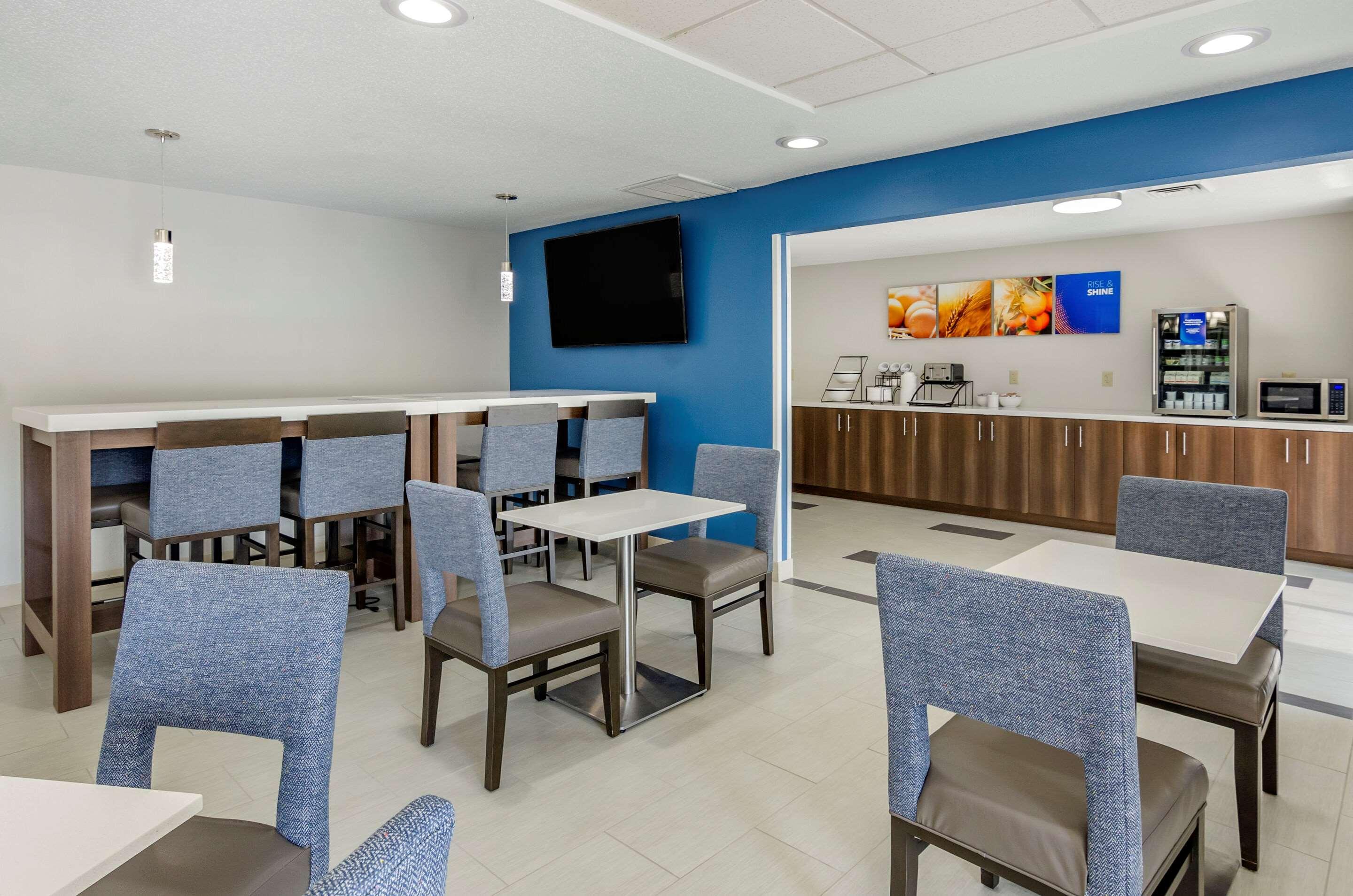 Comfort Inn & Suites Troutville - Roanoke North - Daleville 외부 사진
