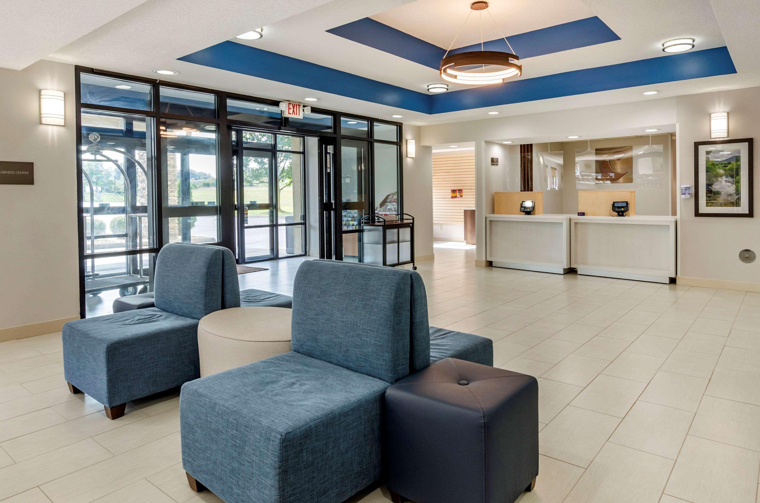 Comfort Inn & Suites Troutville - Roanoke North - Daleville 외부 사진