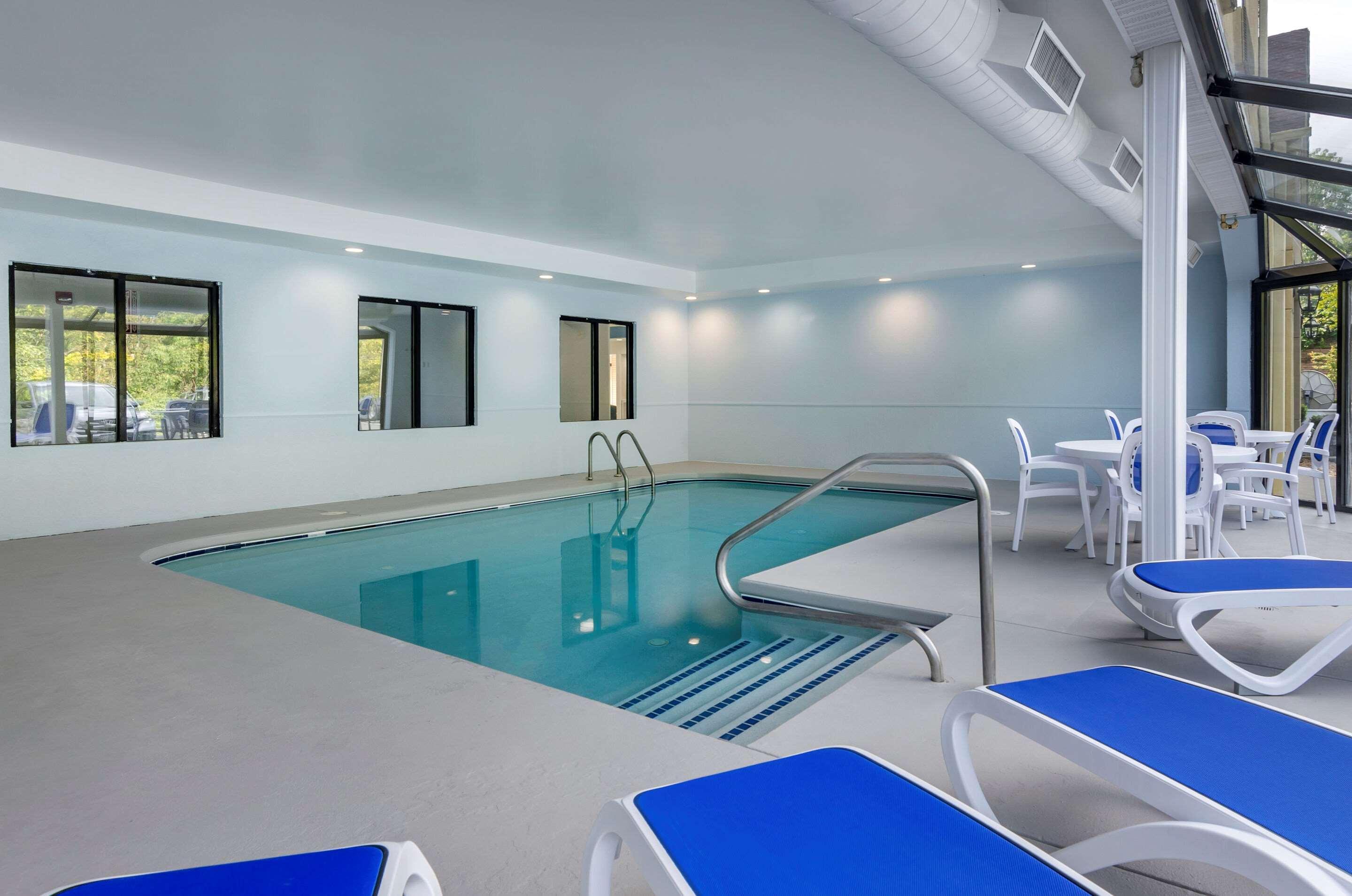Comfort Inn & Suites Troutville - Roanoke North - Daleville 외부 사진