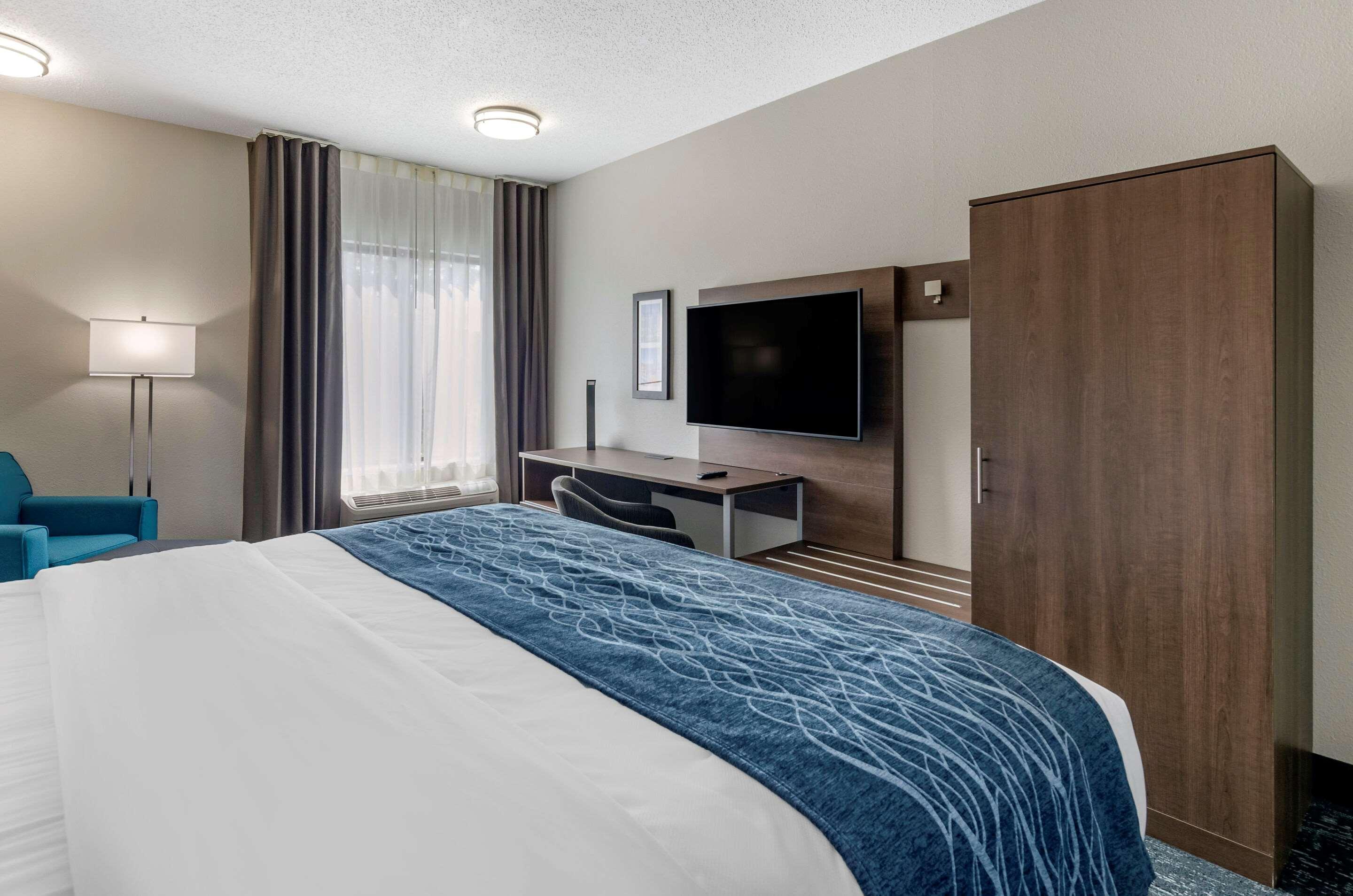 Comfort Inn & Suites Troutville - Roanoke North - Daleville 외부 사진