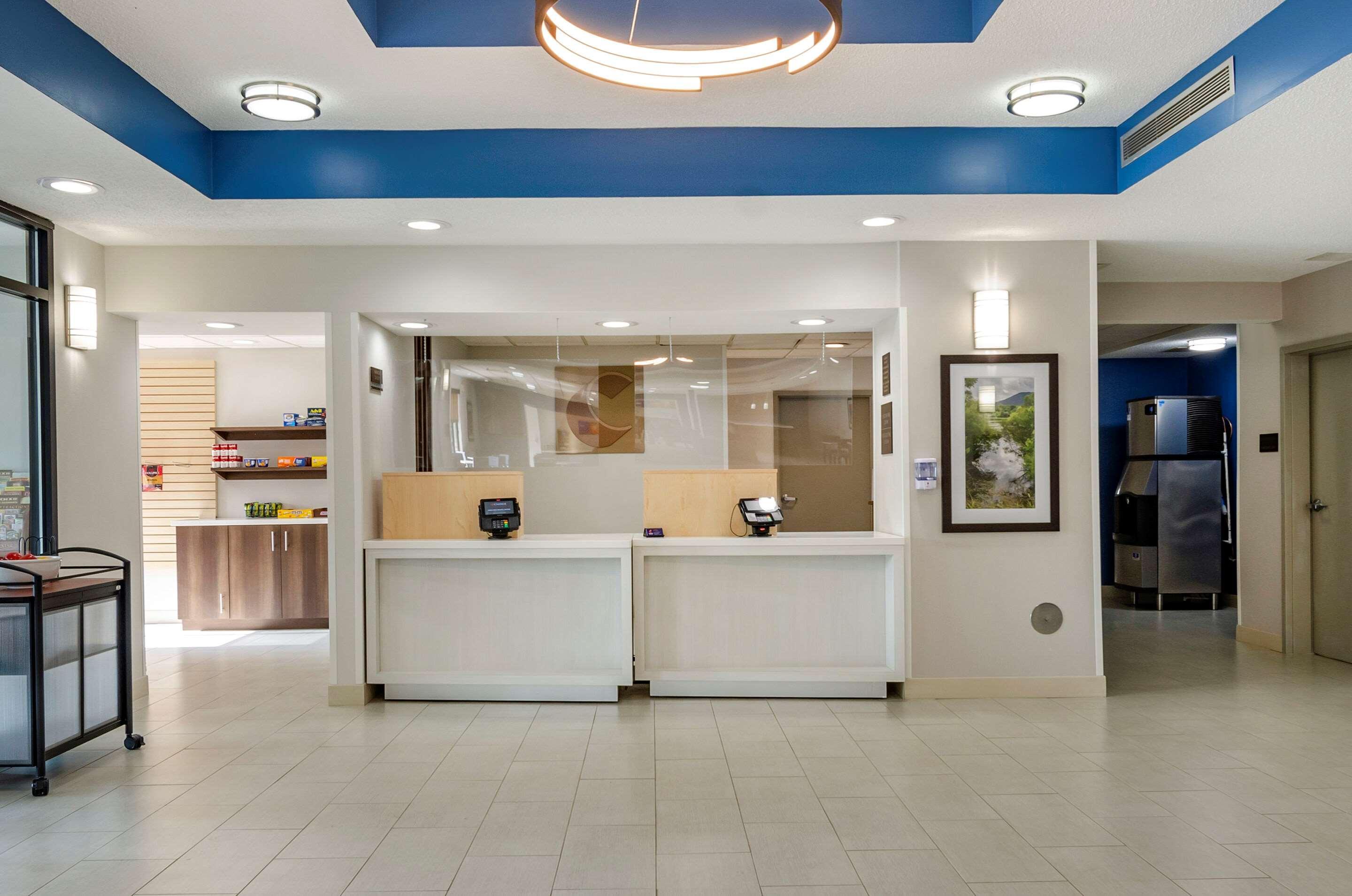 Comfort Inn & Suites Troutville - Roanoke North - Daleville 외부 사진