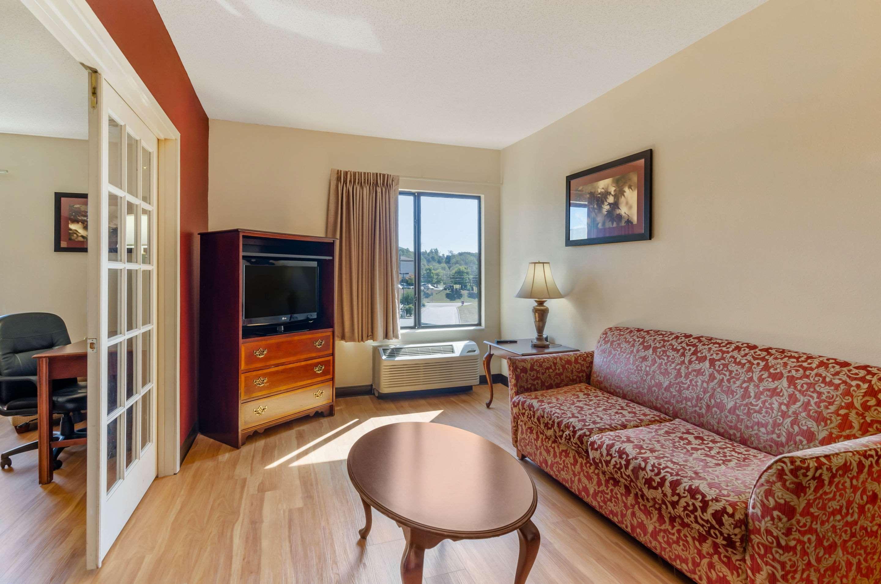 Comfort Inn & Suites Troutville - Roanoke North - Daleville 외부 사진